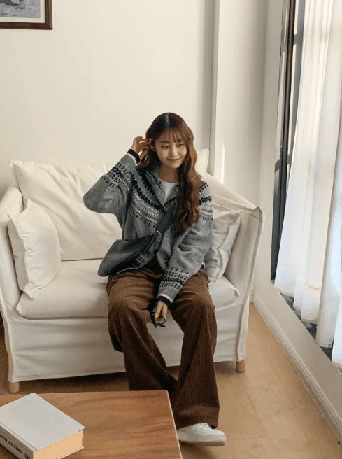 한국 chic 가을 겨울 새로운 루즈핏 싱글 줄 버튼 디자인 고급 센스 레트로 자카드 후드 스웨터 여성 코트 상세 이미지 12