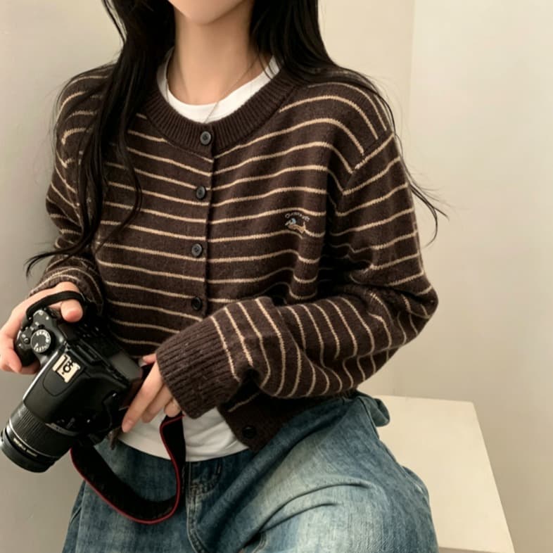 실사 한 부서 디자인 센스 부드러운 찹쌀 스트라이프 강아지 자수 긴팔 니트 오픈 가디건 여성 루즈핏 맨위 ins