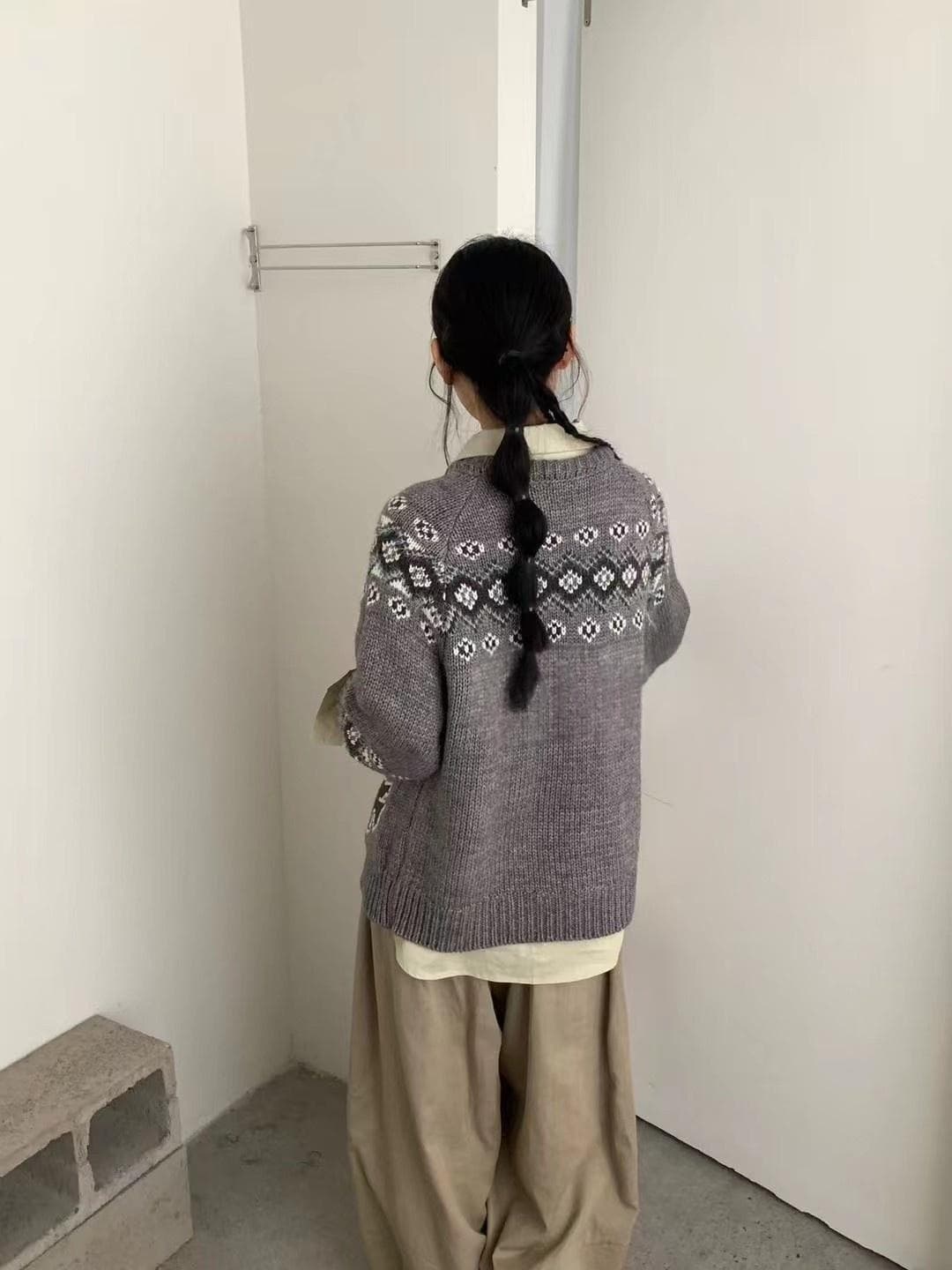 북유럽 공정한 섬 레트로 민족 스타일 자카드 1.5 두꺼운 바늘 짜임 라운드 넥 나무 버클 링 체크무늬 삽입 어깨 소매 재킷 상세 이미지 3