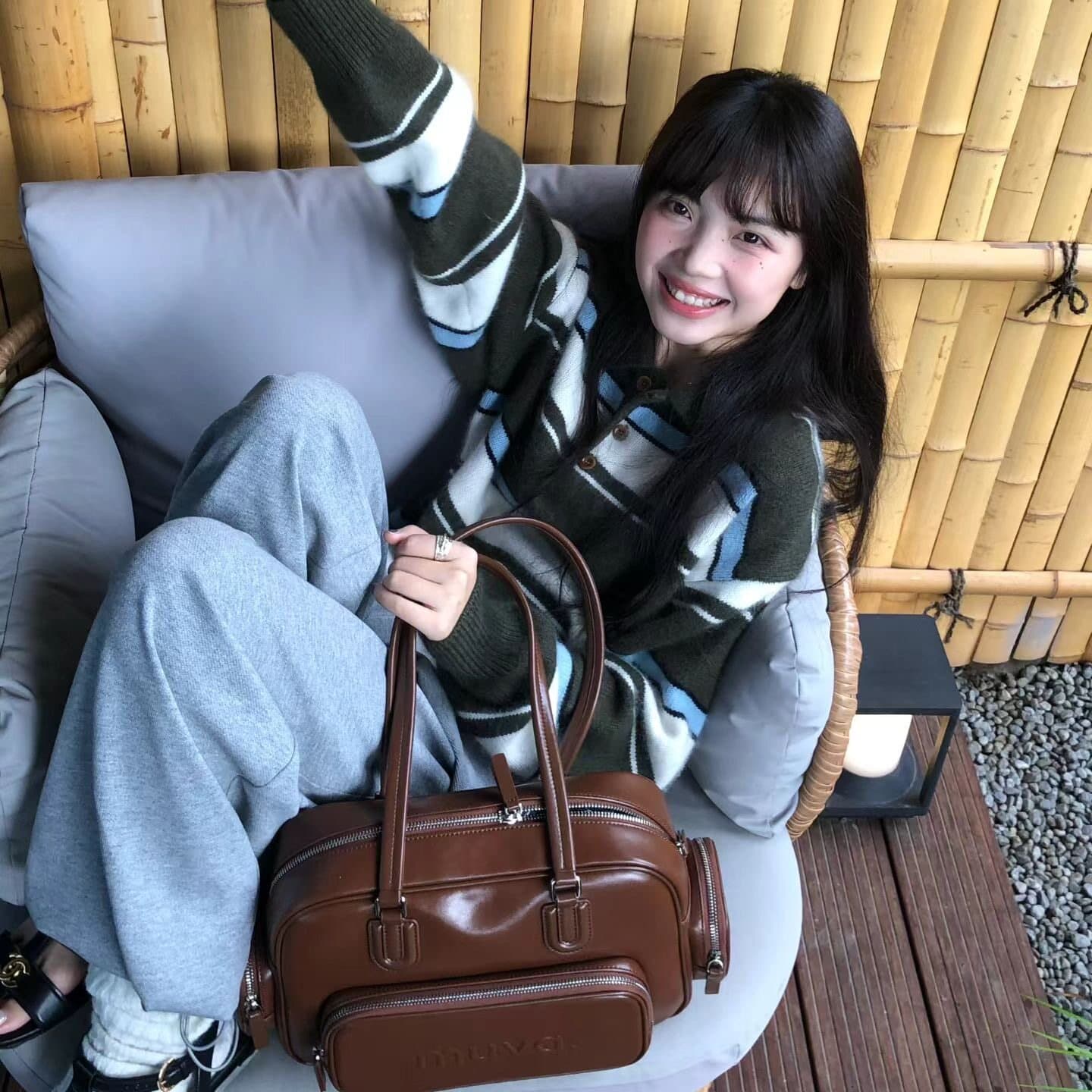한국 2026 가을 새로운 긴팔 POLO 칼라 캐주얼 배색 스트라이프 니트 스웨터 양모 레트로 스웨터 여자 이미지 2