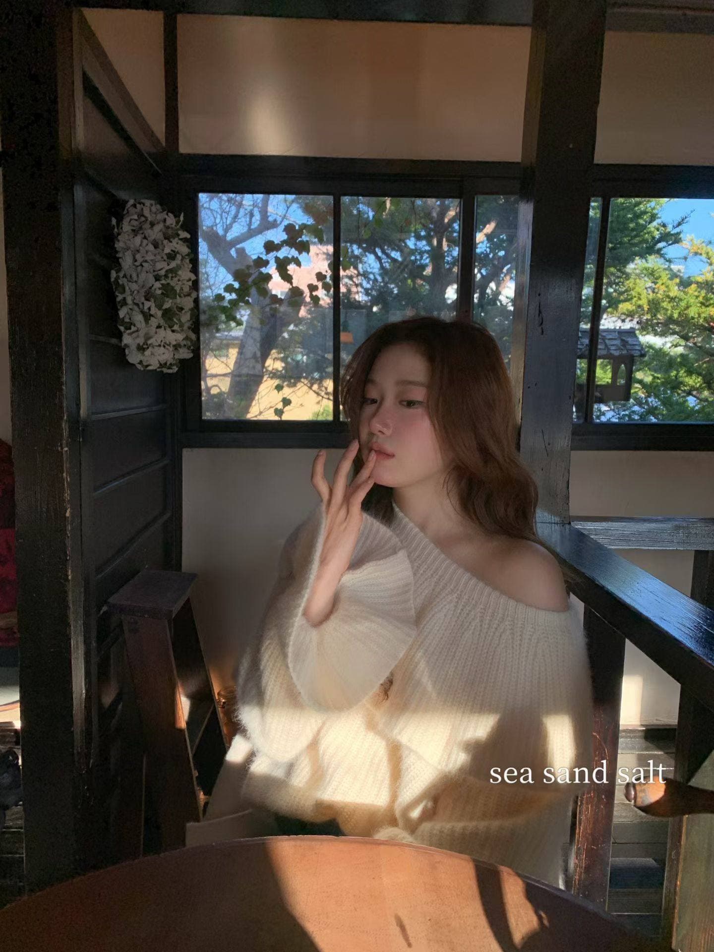 2026 진짜 hin 아름다움 hin 있음 질감 연례 회의 시리즈 프릴 비스듬한 어깨 스웨터 상세 이미지 1