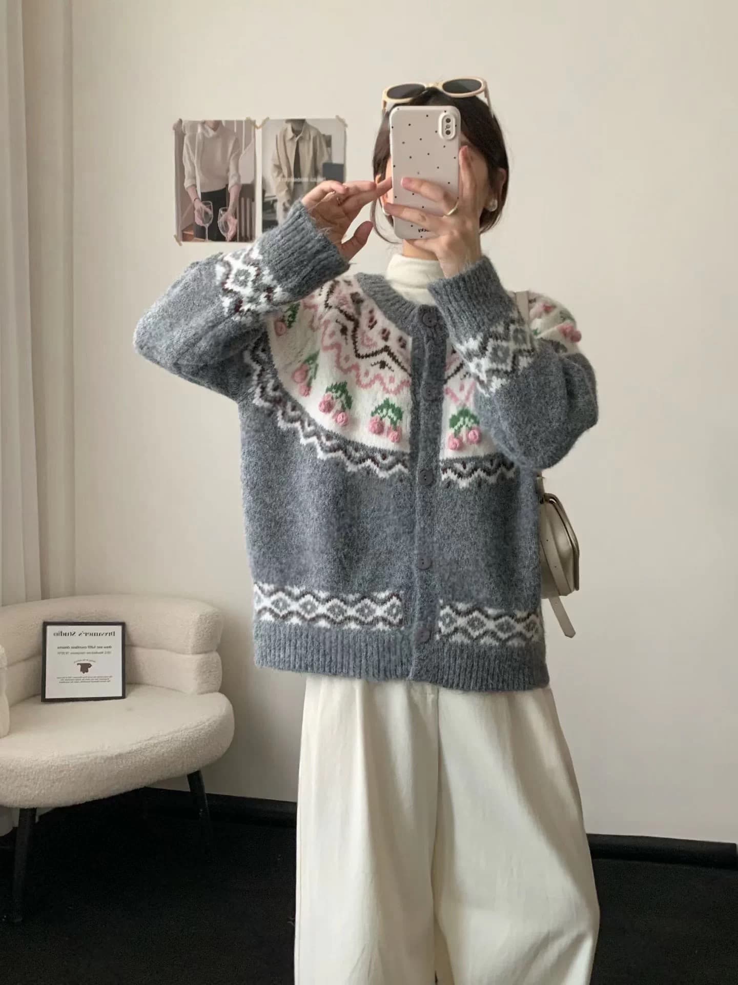 북유럽 공정한 섬 자카드 니트 스웨터 딸기 체리 털 공 꾸밈음 라운드 넥 레트로 분위기 센스 스웨터 코트 이미지 4