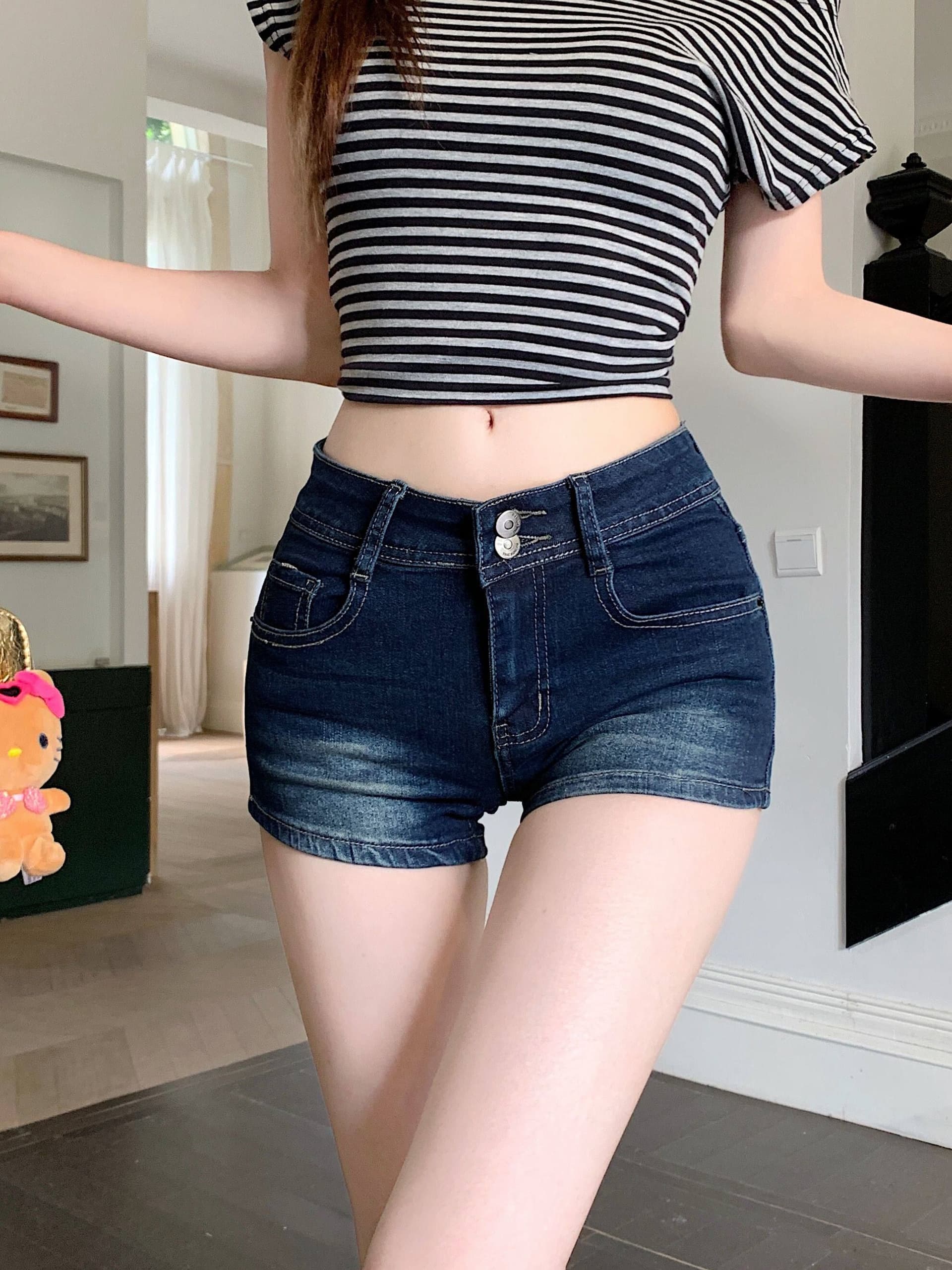 핫걸 작은 대중 디자인 스트레이트 데님 반바지 여성 여름 두 버클 하이웨이스트 타이트 스커트 스트레이트 슬림해 보이는 한 마디 핫 바지 상세 이미지 7