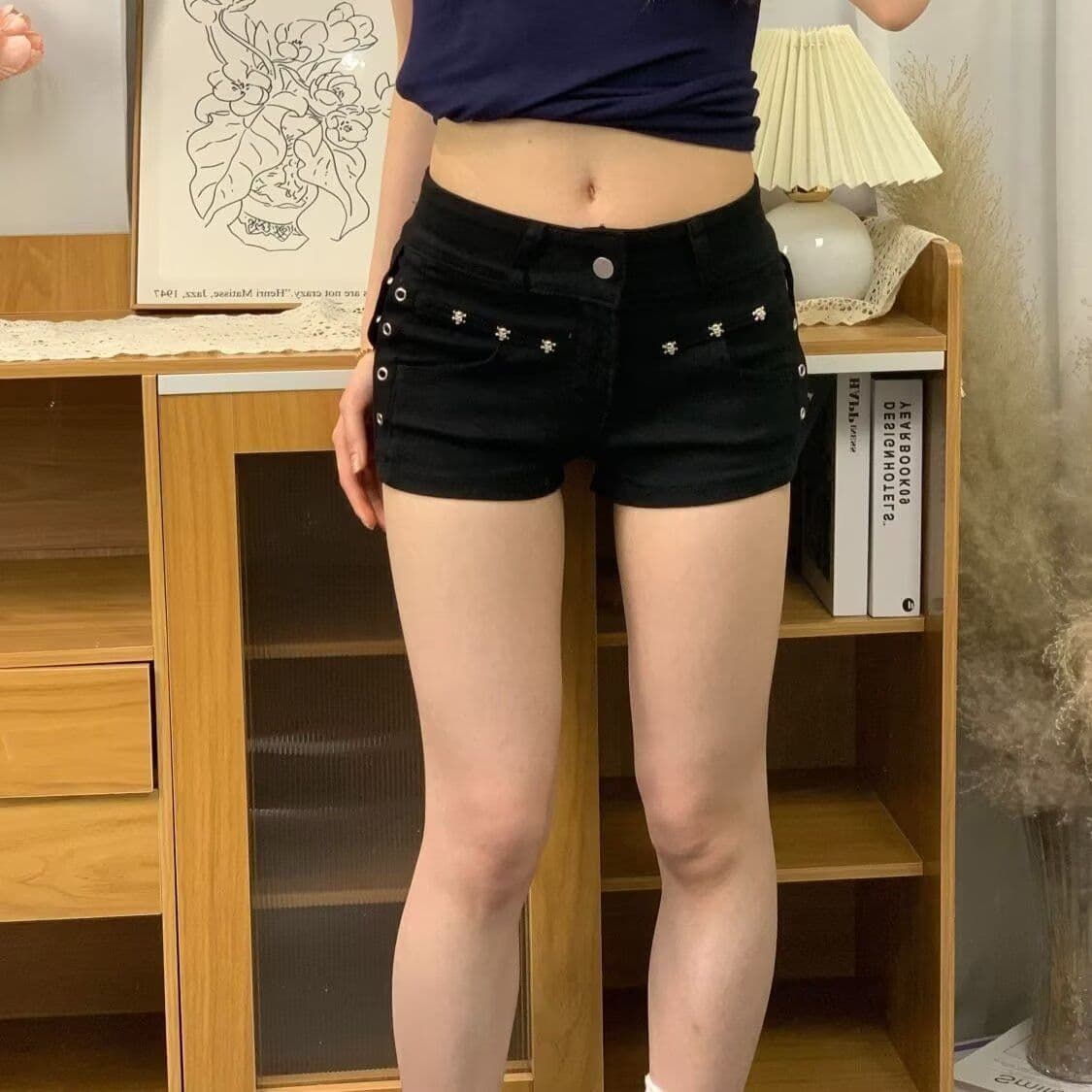 검정색 징 로우 웨이스트 데님 슈퍼 바지 짧은 여성 여름 새로운 아메리칸 핫걸 타이트 y2k 슬림해 보이는 반바지 핫 바지 이미지 3
