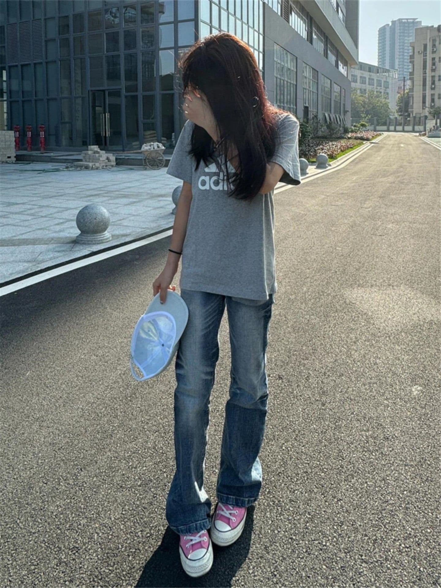 ins 트렌디 출퇴근 캐주얼 마이크로 폭탄 청바지 여성 봄과 가을 슬림해 보이는 디스플레이 높음 패션 디자인 센스 스트레이트 청바지 상세 이미지 4