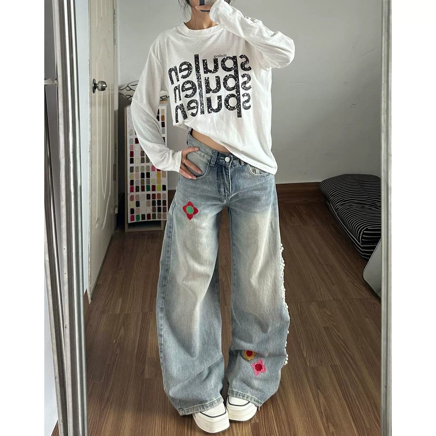 아메리칸 핫걸 작은 대중 패션 넓은 다리 청바지 아이들 레트로 디자인 센스 3 차원 꽃무늬 자수 바닥 청소 바지 트렌디 이미지 4