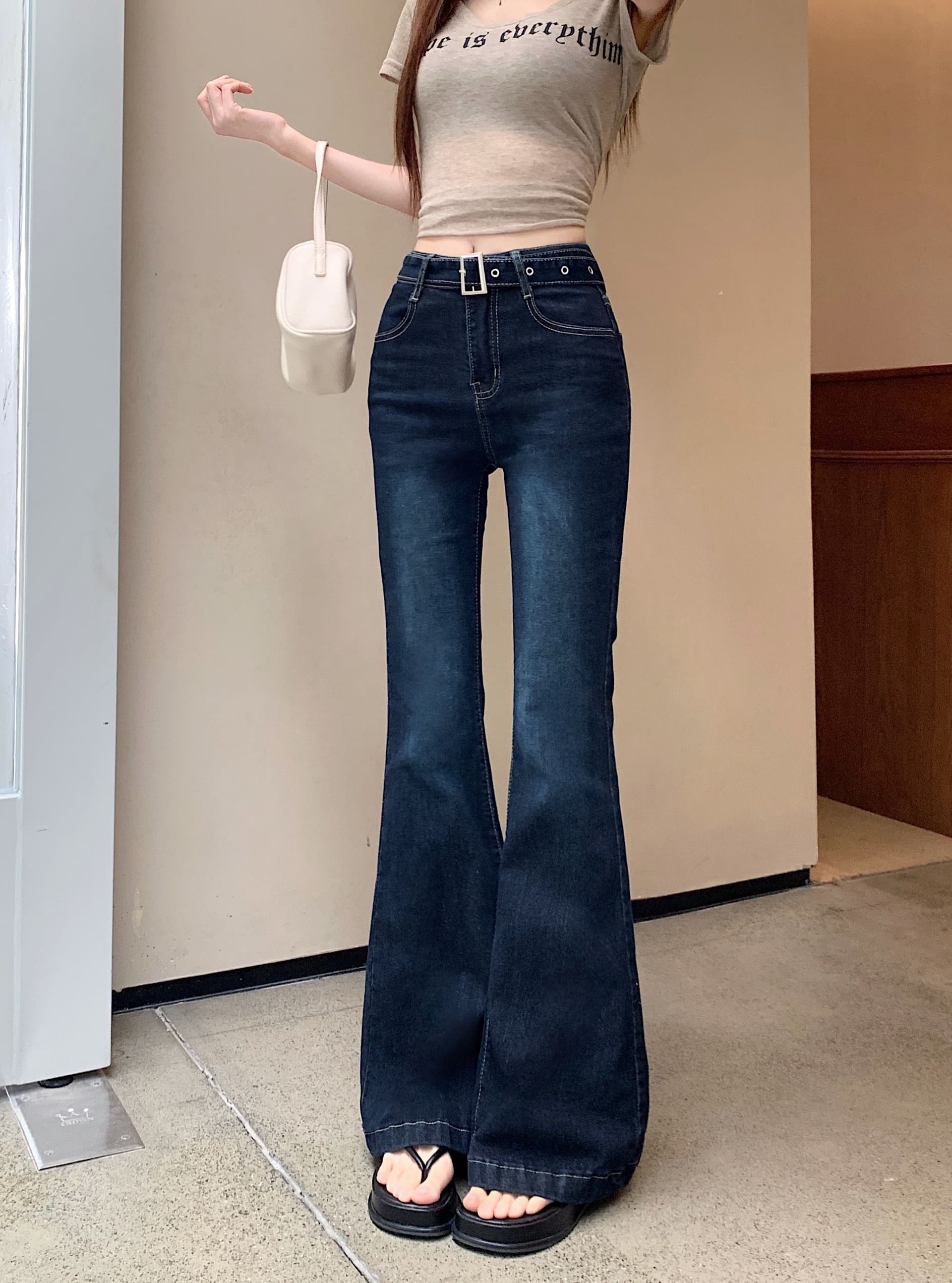 아메리칸 핫걸 몸매 가꾸기 부츠컷 청바지 여성 봄 디자인 센스 작은 대중 로우 웨이스트 슬림해 보이는 바닥 청소 긴 바지