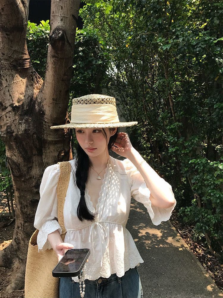 화이트 홀로우 아웃 자수 레이스 나팔 소매 V넥 맨위 여성 봄 여름 허리 수축 스트랩 중간 소매 셔츠 상세 이미지 4