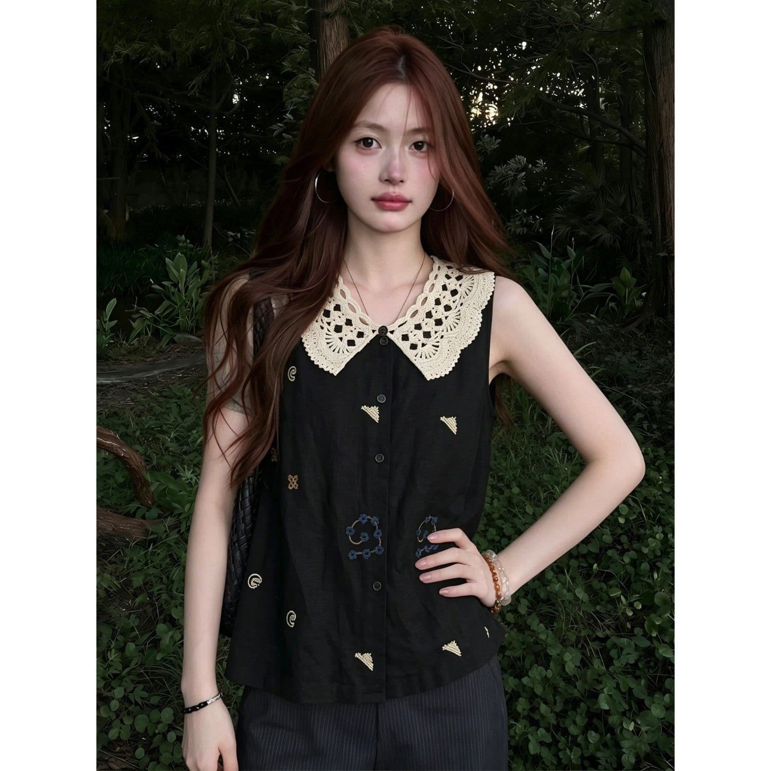 검정색 민소매 루즈핏 베이비 칼라 자수 셔츠 여성 셔츠 2026 여름 아름다운 Chic 매우 요정 맨위 이미지 3
