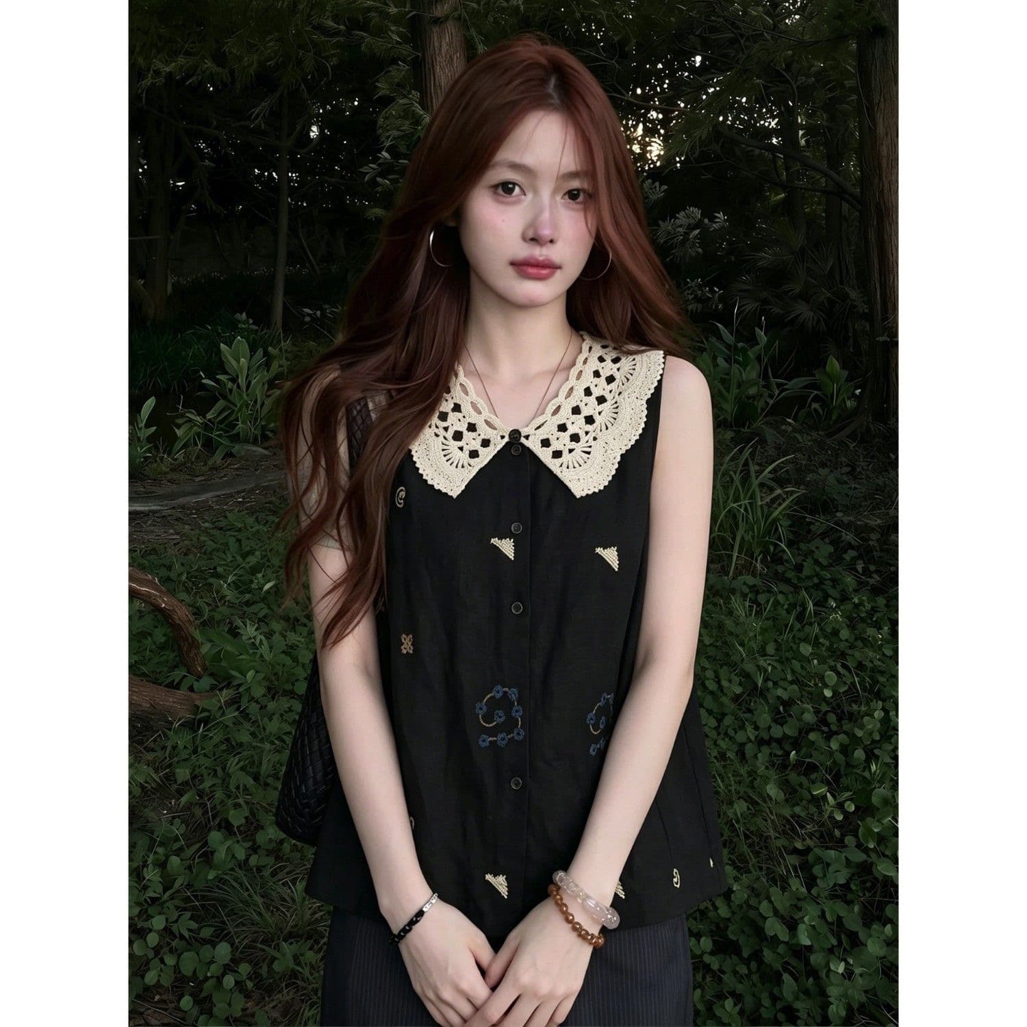 검정색 민소매 루즈핏 베이비 칼라 자수 셔츠 여성 셔츠 2026 여름 아름다운 Chic 매우 요정 맨위 이미지 4