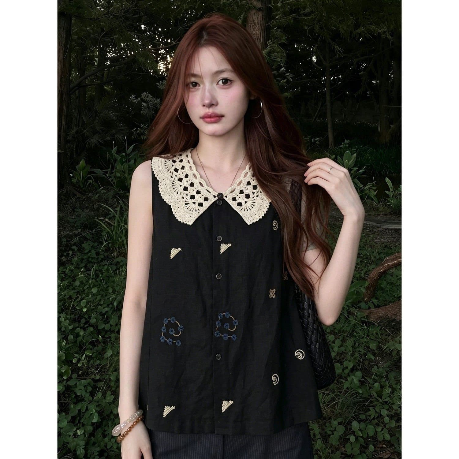 검정색 민소매 루즈핏 베이비 칼라 자수 셔츠 여성 셔츠 2026 여름 아름다운 Chic 매우 요정 맨위 이미지 5
