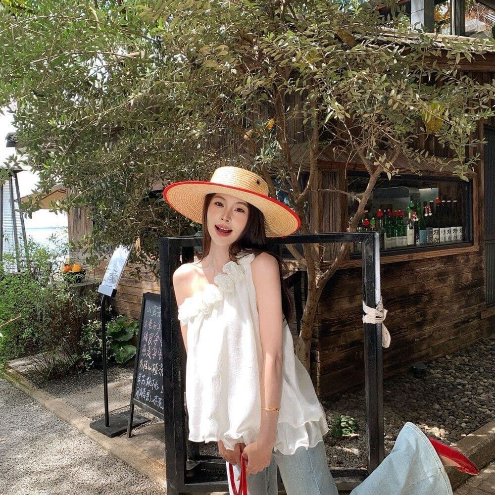 한 부서 낭만주의 꽃 비스듬한 어깨 분위기 센스 작은 셔츠 여성 2026 여름 새로운 순수한 욕망 섹시함 오프숄더 아름다운 맨위 상세 이미지 3