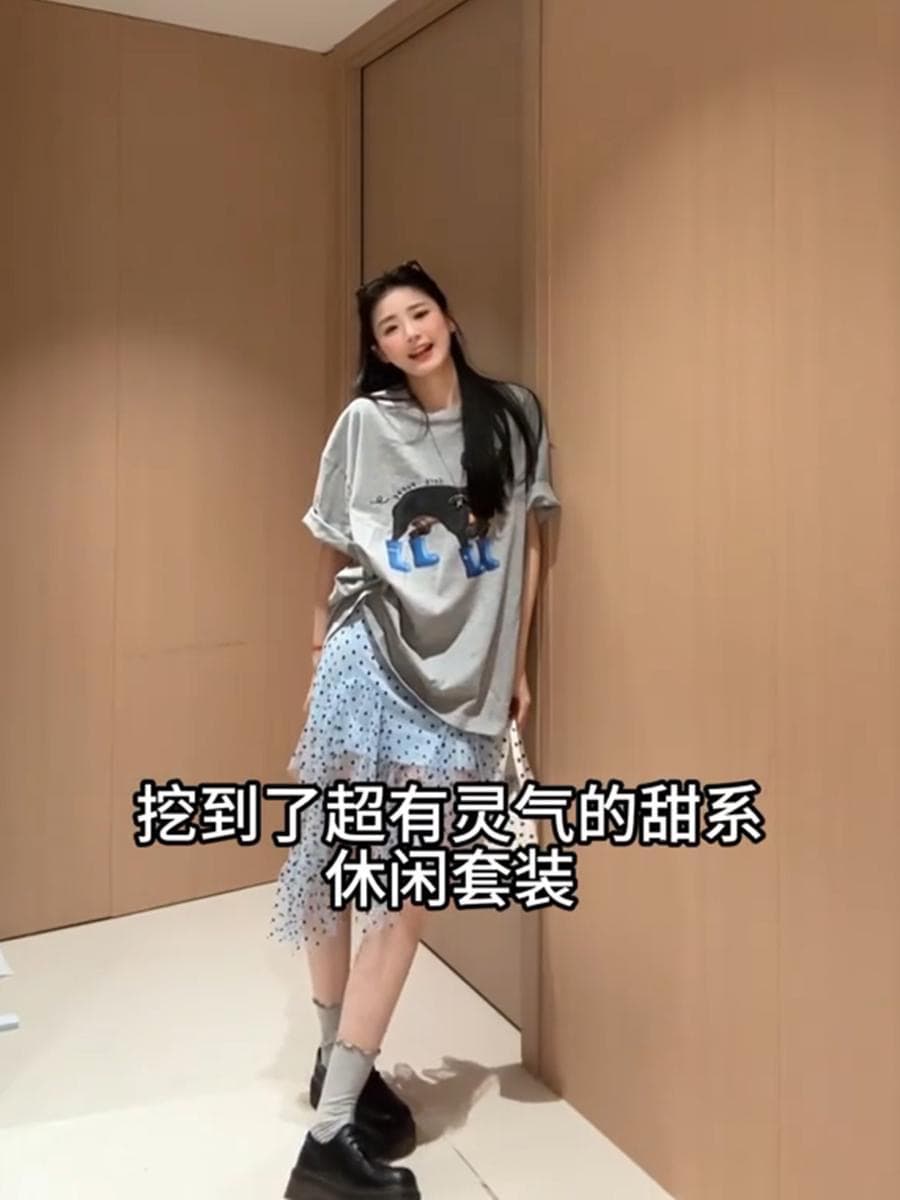 고유 한 아름다운 아름다운 자이언트 잘 생긴 파란색 도트 무늬 치마 여름 새로운 디자인 센스 불규칙 프릴 미니 스커트 이미지 3