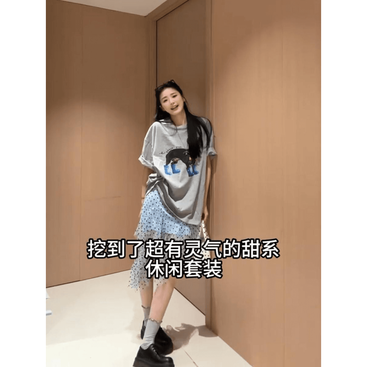 고유 한 아름다운 아름다운 자이언트 잘 생긴 파란색 도트 무늬 치마 여름 새로운 디자인 센스 불규칙 프릴 미니 스커트 이미지 5