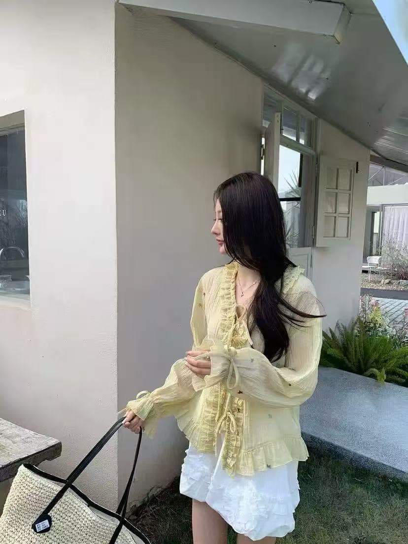 프릴 고급 센스 나팔 소매 외국 가스 맨위 여성 2026 봄 여름 새로운 V넥 레이스업 색상 자수 셔츠 상세 이미지 4