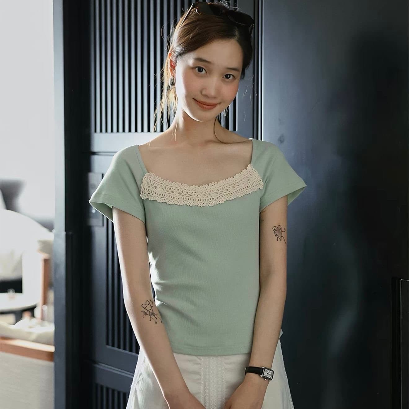 새로운 다용도 패치워크 레이스 반팔 티셔츠 여름 몸매 가꾸기 슬림해 보이는 디자인 센스 작은 대중 핫걸 바람 녹색 맨위 상세 이미지 3
