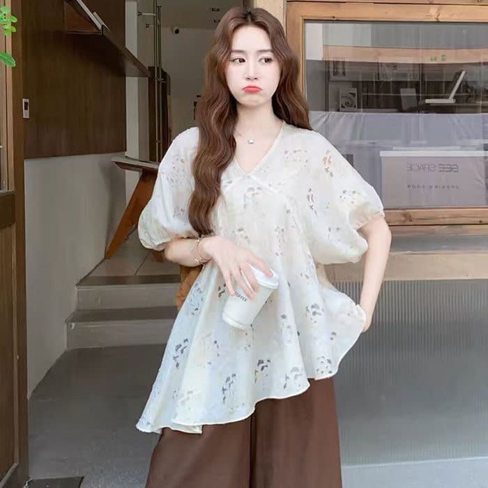 프랑스식 홀로우 아웃 레이스 인형 셔츠 여성 2026 여름 새로운 슬림해 보이는 표지 고기 불규칙 디자인 센스 작은 대중 맨위 상세 이미지 1
