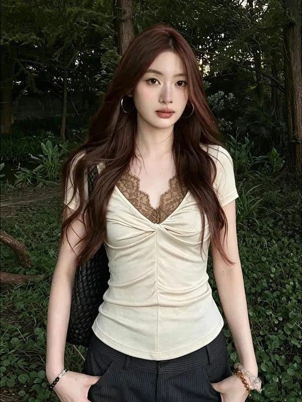 핫걸 레이스 V넥 반팔 티셔츠 여성 여름 품격 몸매 가꾸기 슬림해 보이는 다용도 긍정적 인 어깨 만나는 맨위 상세 이미지 1