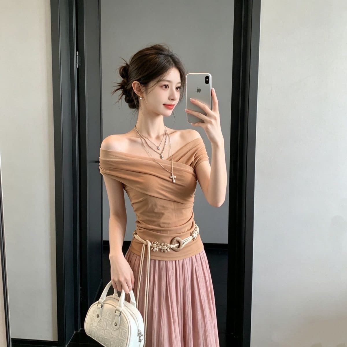 핫걸 디자인 센스 망사 패치워크 반팔 티셔츠 여성 여름 새로운 주름 몸매 가꾸기 슬림해 보이는 오프숄더 한 첨부 된 의류 상세 이미지 3
