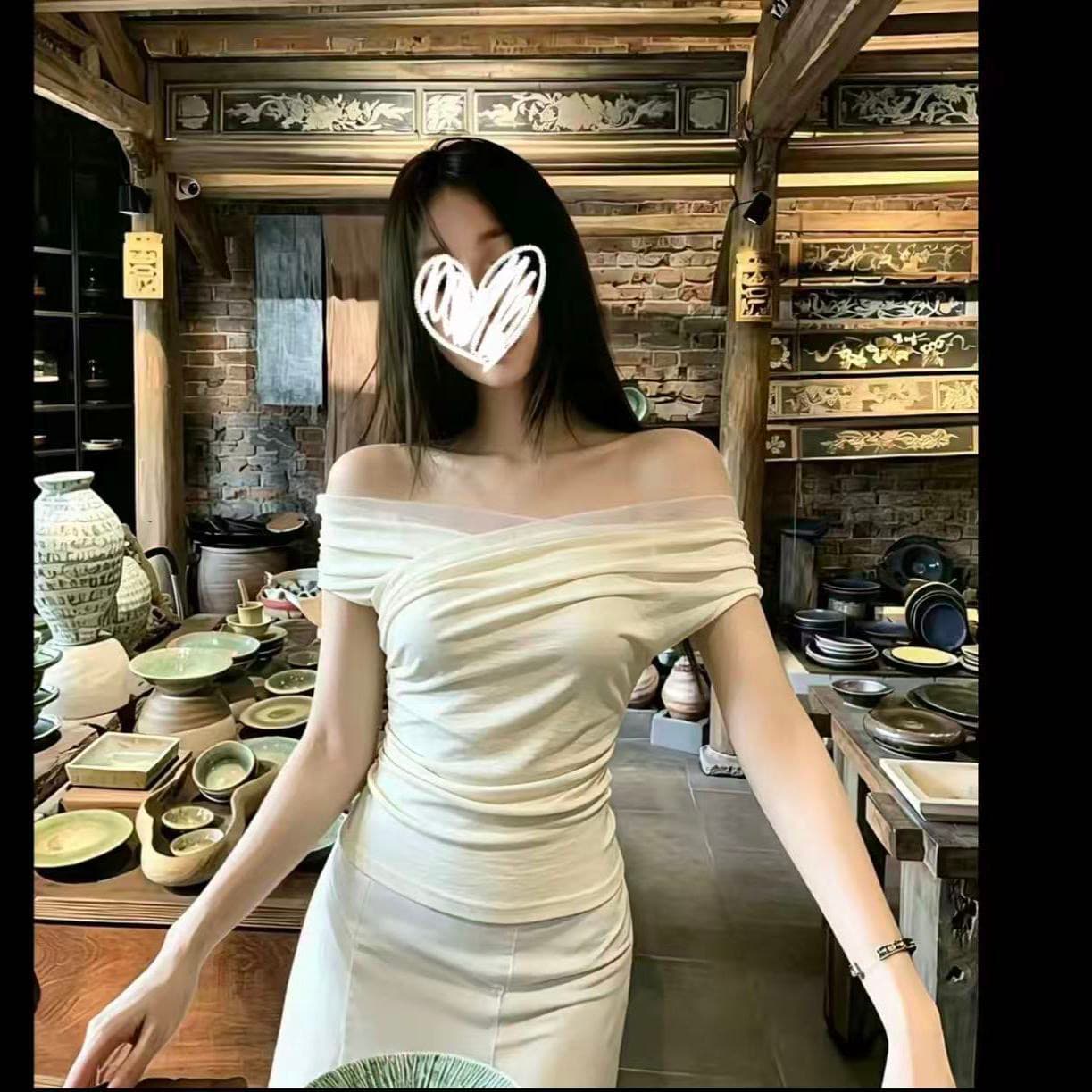 핫걸 디자인 센스 망사 패치워크 반팔 티셔츠 여성 여름 새로운 주름 몸매 가꾸기 슬림해 보이는 오프숄더 한 첨부 된 의류 이미지 4