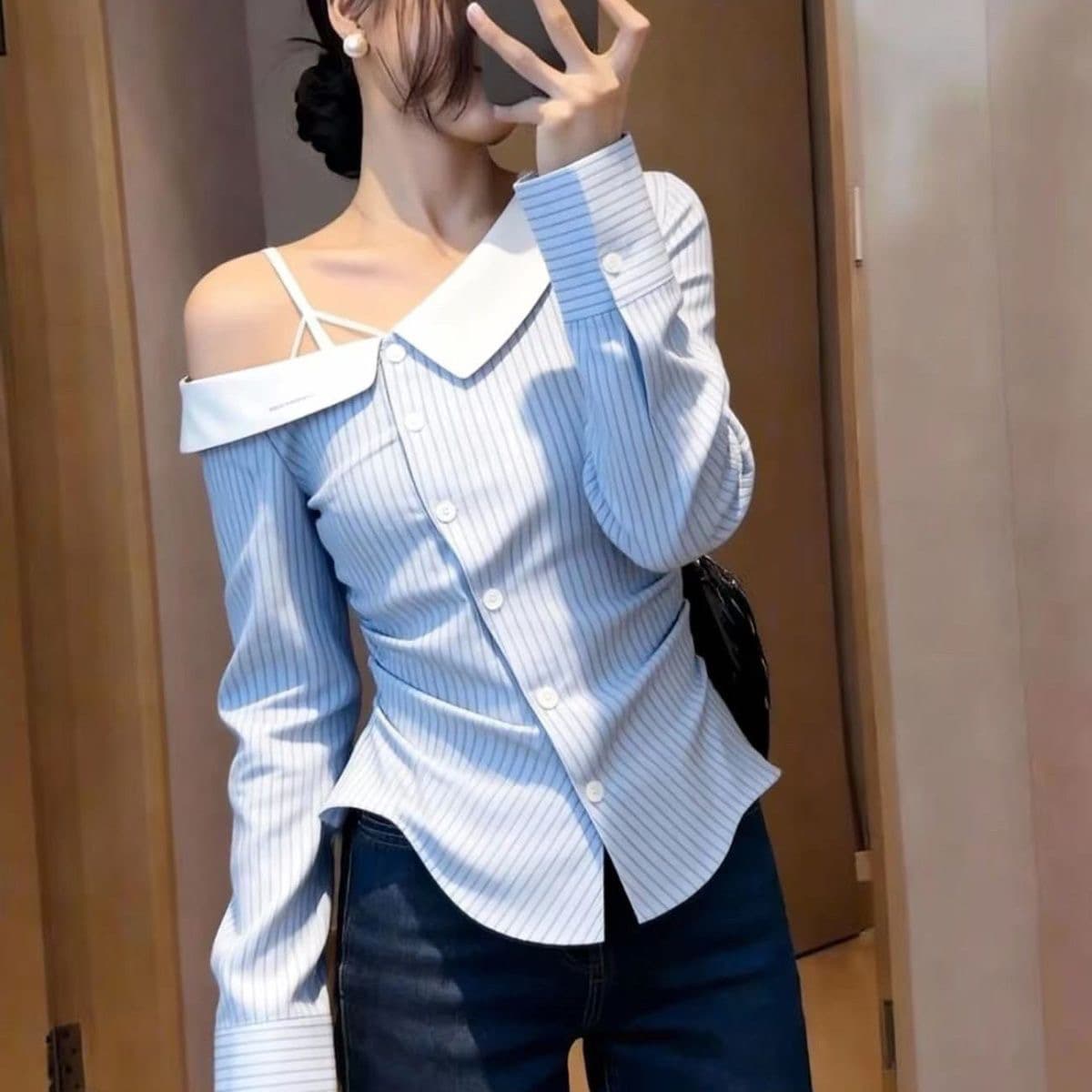 2026 이른 봄 새로운 한 부서 chic Chic 오프숄더 스트라이프 여성 셔츠 허리 수축 슬림해 보이는 품격 출퇴근 맨위 상세 이미지 3