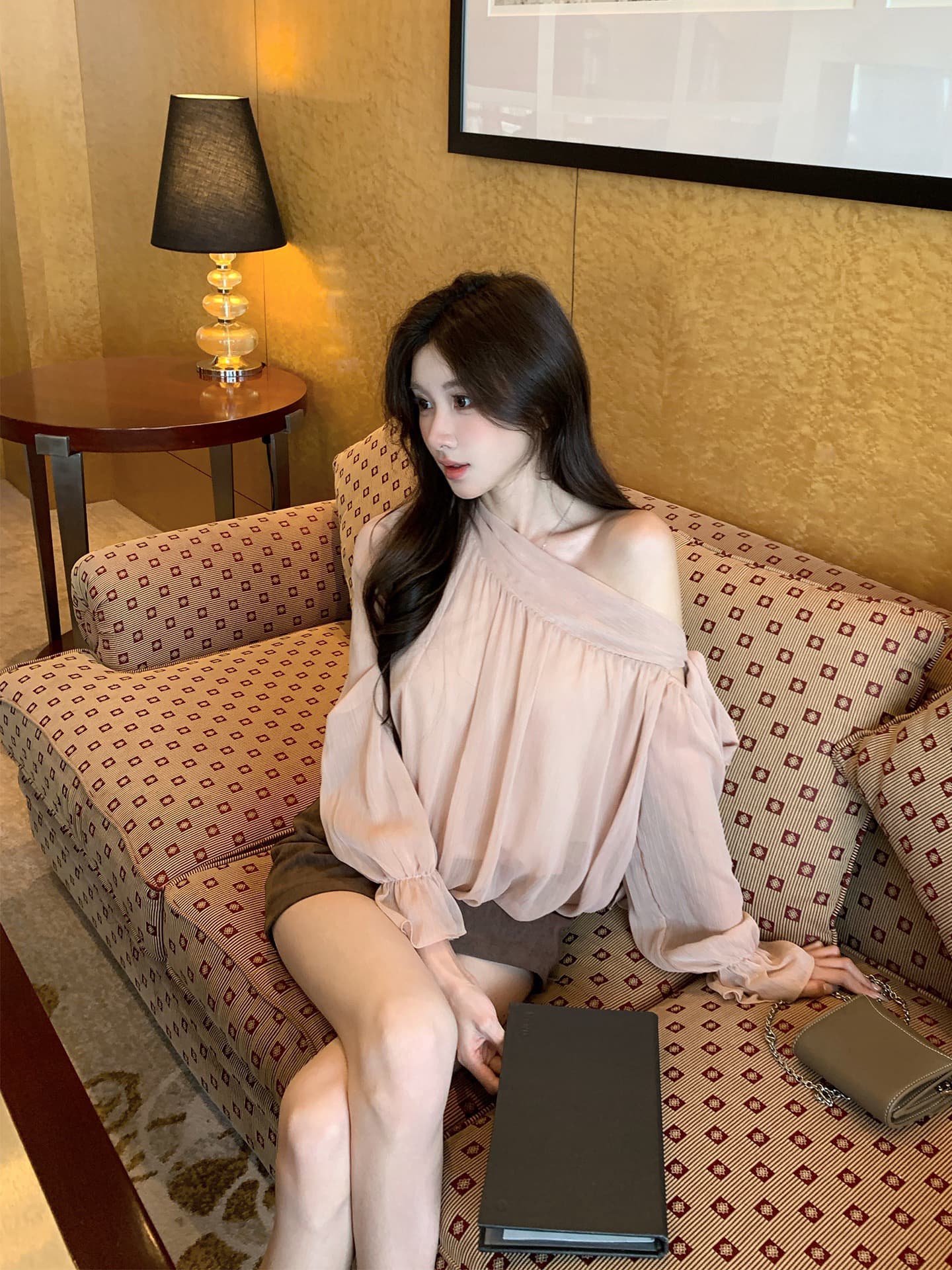 한 부서 비스듬한 어깨 스트랩 긴팔 여성 셔츠 이른 가을 명문 여성 품격 작은 샤넬 스타일 루즈핏 슬림해 보이는 핫걸 오프숄더 맨위 상세 이미지 2
