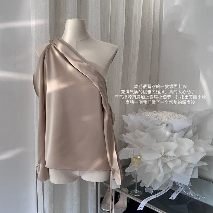프랑스식 핑크색 오프숄더 긴팔 여성 셔츠 가을 순수한 욕망 바람 작은 대중 디자인 고급 센스 셔츠 고급 새틴 맨위