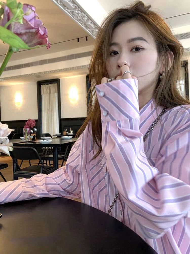 가을 새로운 한국 스타일 루즈핏 슬림해 보이는 고급 센스 핑크색 스트라이프 셔츠 맨위 여성 디자인 센스 작은 대중 긴팔 얇은