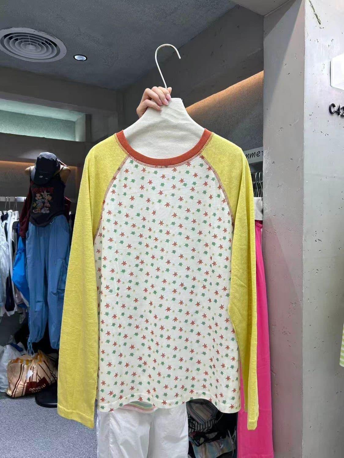색상 별 패턴 프린트 라운드 넥 긴팔 티셔츠 여성 학원 스타일 삽입 어깨 소매 패치워크 색상 얇은 스타일 마이크로 ~을 통해 자외선 차단 의류 이미지 4