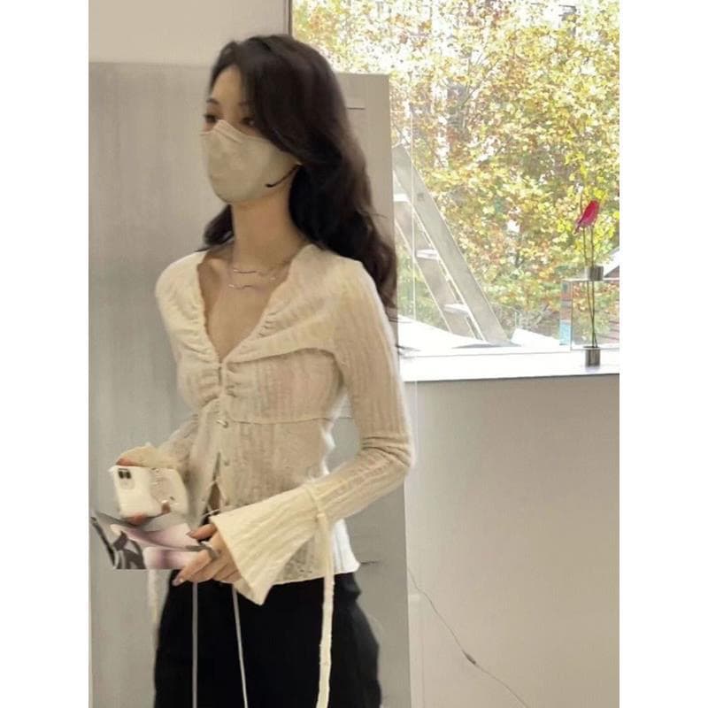 봄 새로운 ins 레트로 디자인 센스 작은 대중 펌프 로프 레이스업 주름 여성 셔츠 몸매 가꾸기 부드러운 품격 맨위 이미지 5