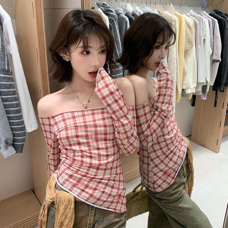 체크무늬 보트넥 티셔츠 여성 긴 소매 슬림해 보이는 작은 대중 주름 허리 수축 몸매 가꾸기 핫걸 바람이 아닙니다. 규칙 오프숄더 맨위