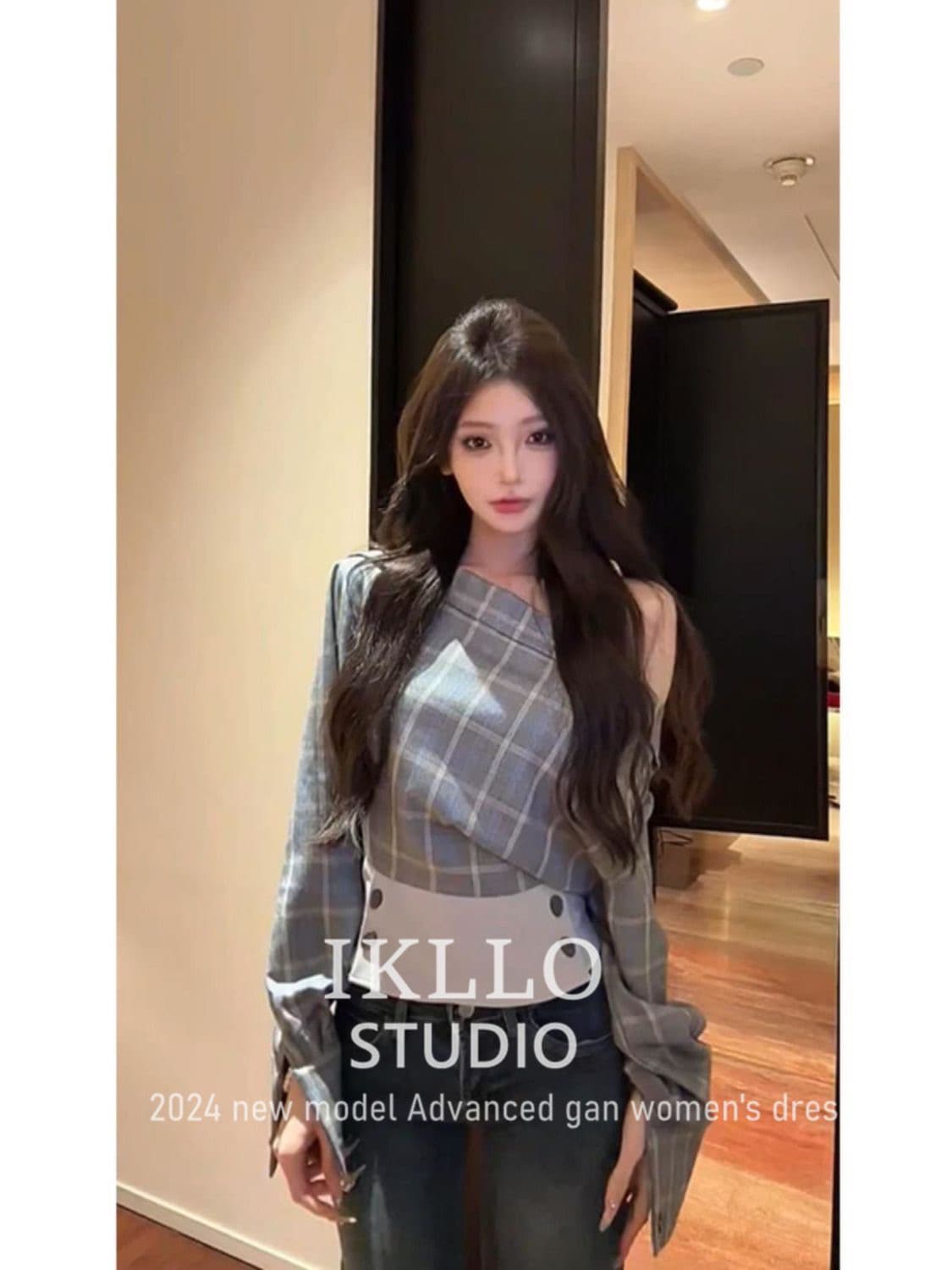 오프숄더 체크무늬 긴팔 티셔츠 여성 2024 새로운 폭발 Chic 고유 한 슈퍼 잘 생긴 조기 가을 비스듬한 어깨 의류