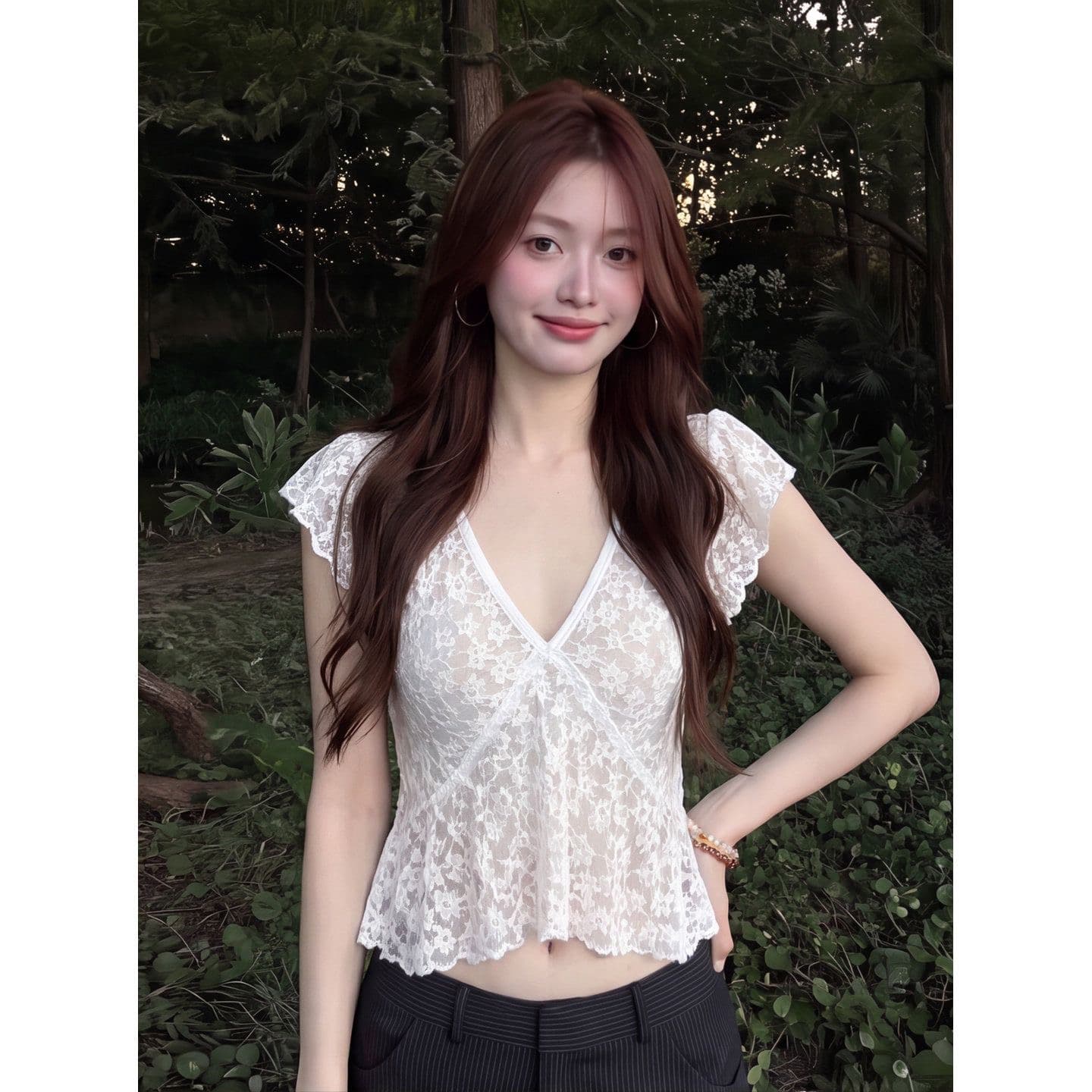프랑스식 화이트 레이스 홀로우 아웃 V넥 여성 셔츠 여름 얇은 스타일 몸매 가꾸기 슬림해 보이는 반팔 품격 Feifei 소매 맨위 이미지 2