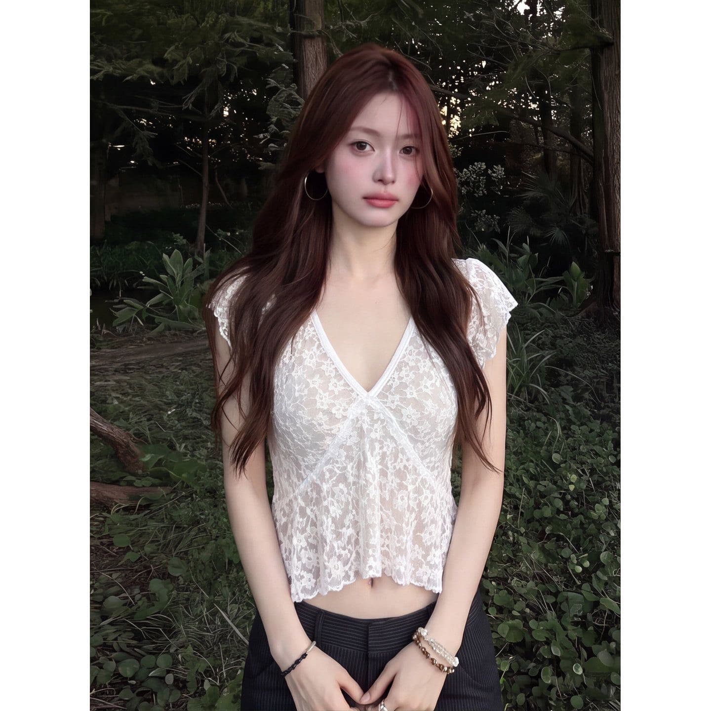 프랑스식 화이트 레이스 홀로우 아웃 V넥 여성 셔츠 여름 얇은 스타일 몸매 가꾸기 슬림해 보이는 반팔 품격 Feifei 소매 맨위 상세 이미지 1