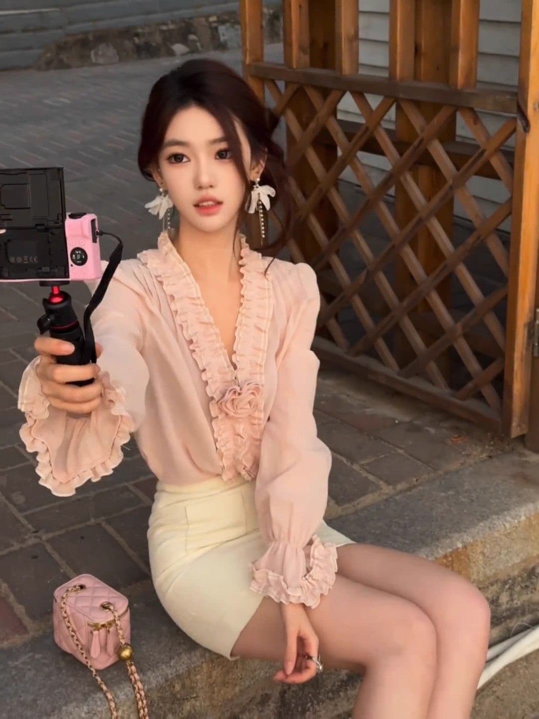 프랑스식 핑크색 프릴 긴팔 여성 셔츠 2026 새로운 가을 디자인 센스 작은 대중 V넥 장미 맨위 이미지 2