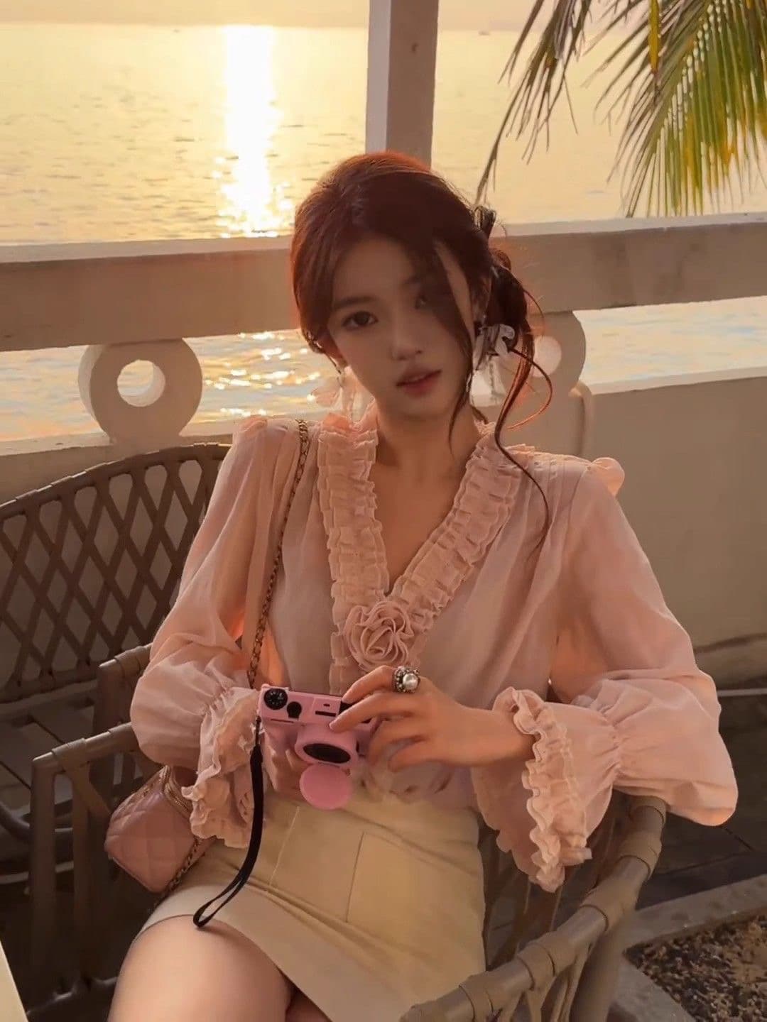 프랑스식 핑크색 프릴 긴팔 여성 셔츠 2026 새로운 가을 디자인 센스 작은 대중 V넥 장미 맨위 이미지 3