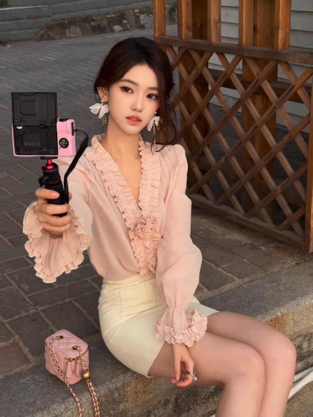 프랑스식 핑크색 프릴 긴팔 여성 셔츠 2026 새로운 가을 디자인 센스 작은 대중 V넥 장미 맨위 상세 이미지 2