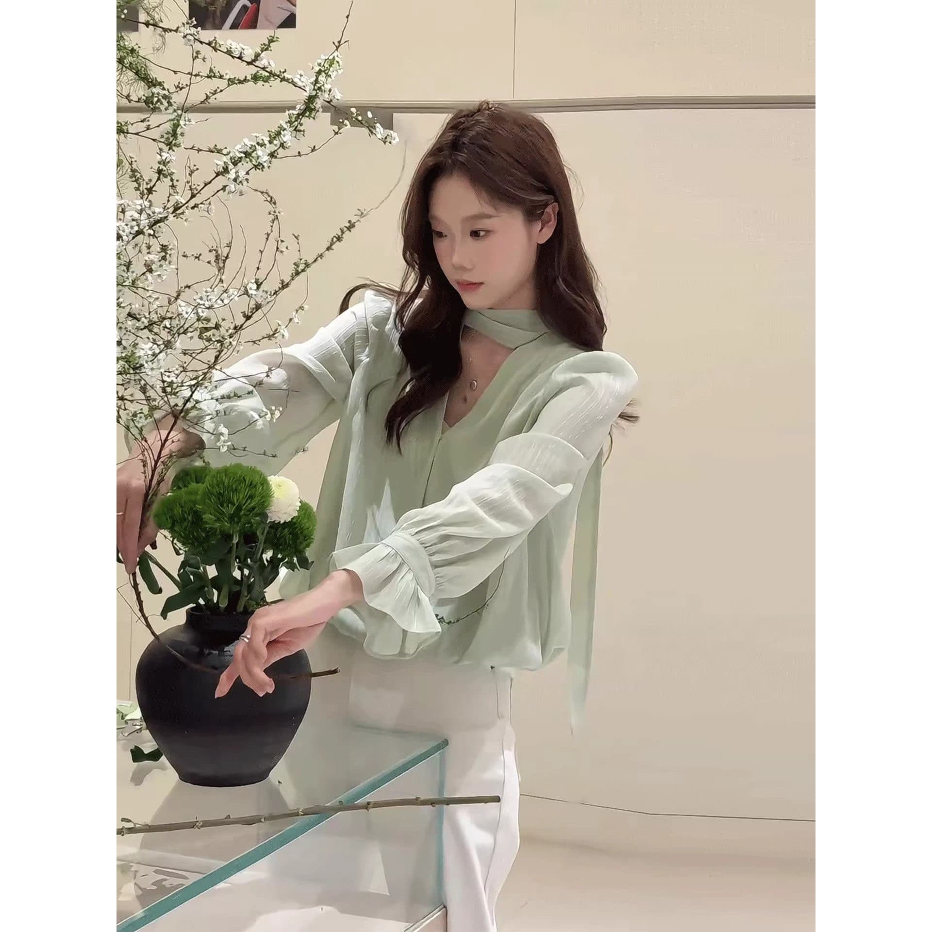 프랑스식 품격 V넥 리본 여성 셔츠 2026 봄 고급 센스 루즈핏 Chic 아름다운 슬림해 보이는 긴팔 맨위