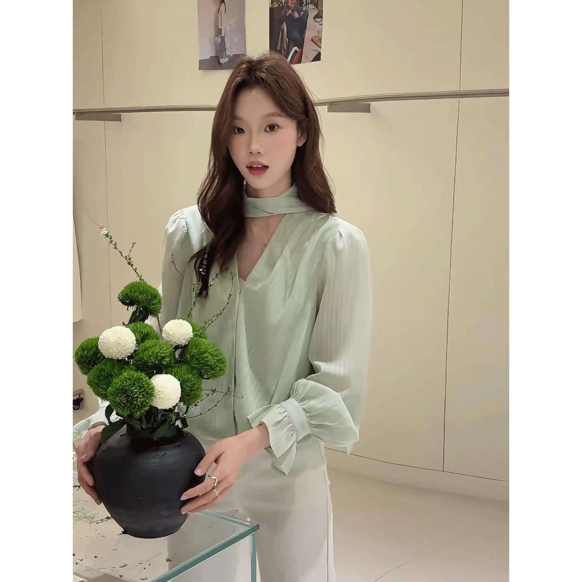프랑스식 품격 V넥 리본 여성 셔츠 2026 봄 고급 센스 루즈핏 Chic 아름다운 슬림해 보이는 긴팔 맨위 이미지 3