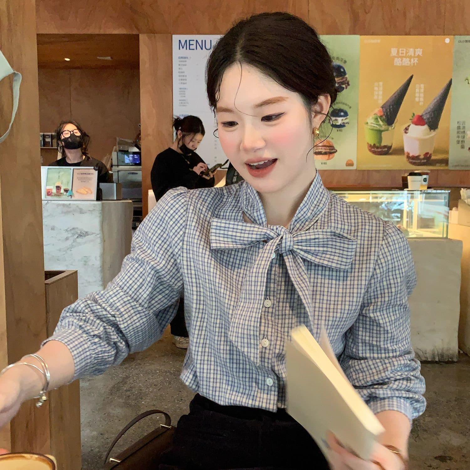 한국 스타일 나비 매듭 스트랩 파란색 격자 무늬 셔츠 레이스업 맨위 여성 긴 소매 가을 겨울 만나는 셔츠 외출용 고급 상세 이미지 2