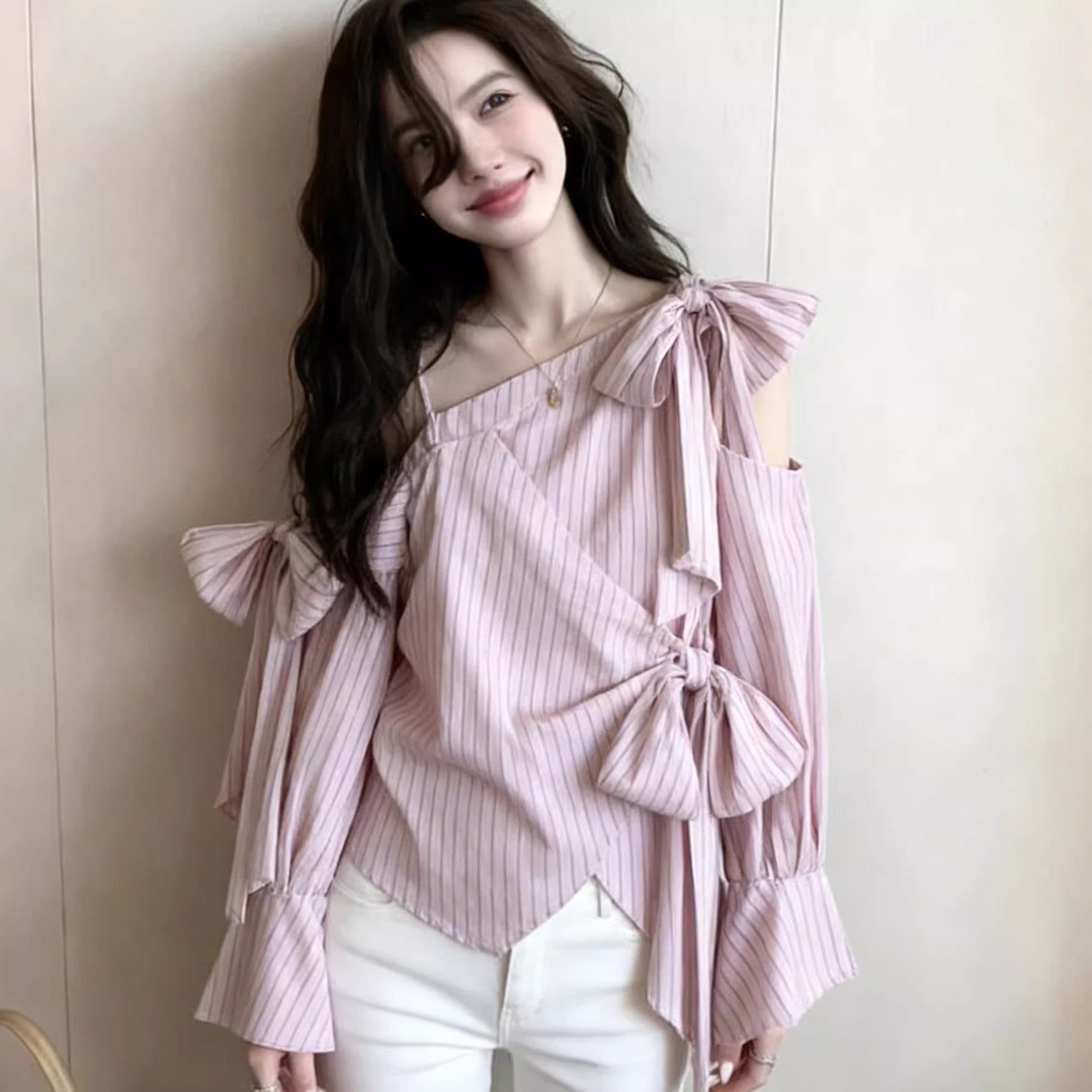 Chic 디자인 센스 긴팔 여성 셔츠 2026 봄 새로운 품격 연령 감소 스트라이프 오프숄더 셔츠 상세 이미지 4