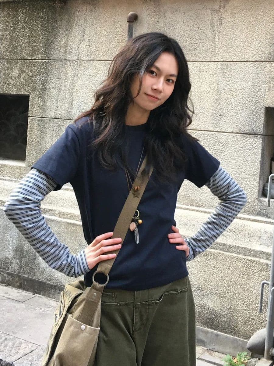조수 브랜드 이른 봄 디자인 센스 페이크 레이어드 기본 셔츠 배색 스트라이프 라운드 넥 풀오버 몸매 가꾸기 긴팔 티셔츠