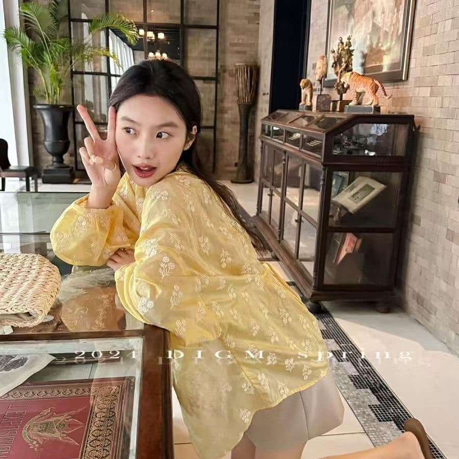 2025 봄 여름 새로운 프랑스식 레트로 고급 센스 프린트 작은 데이지 루즈핏 슬림해 보이는 셔츠 폭발 맨위 작은 셔츠 상세 이미지 1