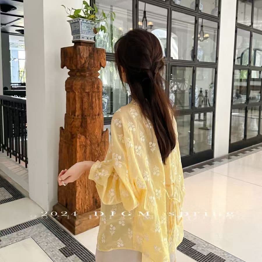 2025 봄 여름 새로운 프랑스식 레트로 고급 센스 프린트 작은 데이지 루즈핏 슬림해 보이는 셔츠 폭발 맨위 작은 셔츠 상세 이미지 5