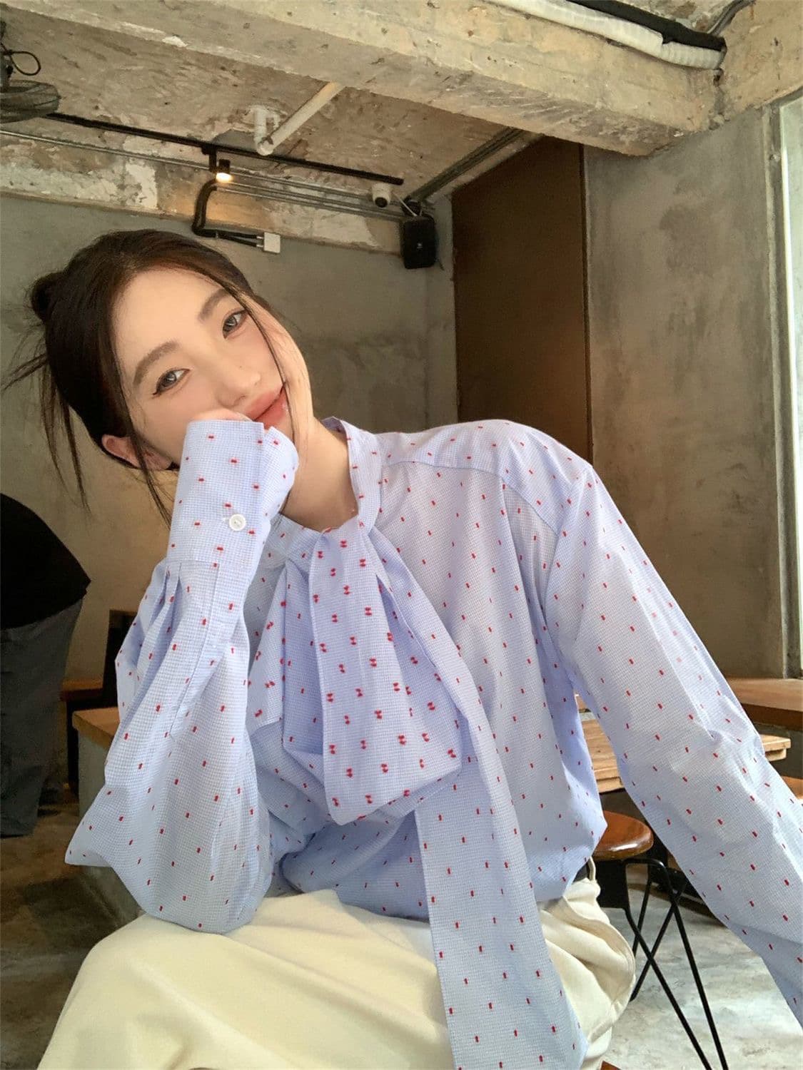 한 부서 품격 다용도 파란색 도트 무늬 여성 셔츠 이른 가을 외국 가스 다용도 디자인 센스 레이스업 루즈핏 셔츠 맨위 상세 이미지 7