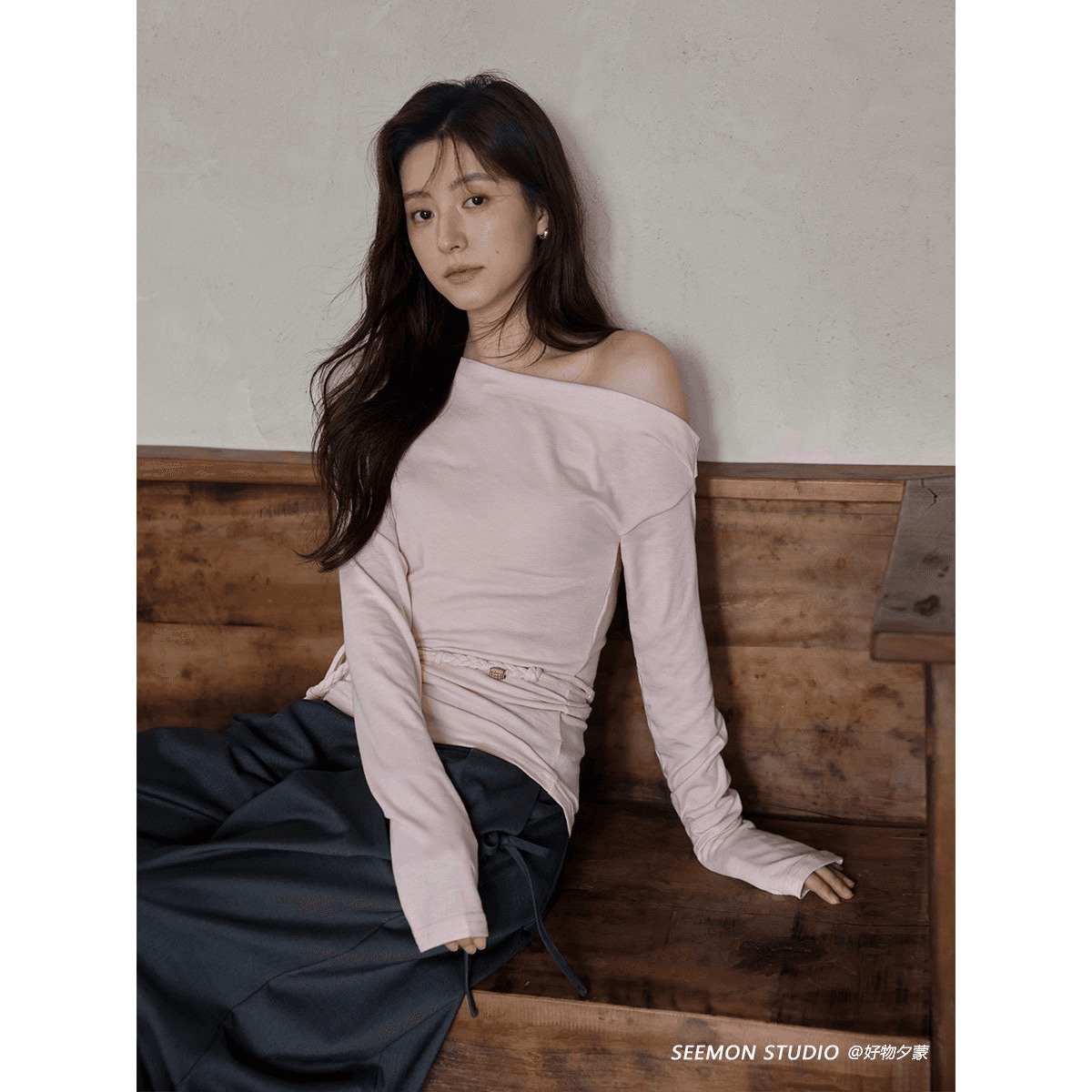 품격 경력 셔츠 여성 긴 소매 2025 봄 여름 출퇴근 루즈핏 플리츠 폴로 칼라 슬림해 보이는 단색 다용도 셔츠 여성 이미지 5