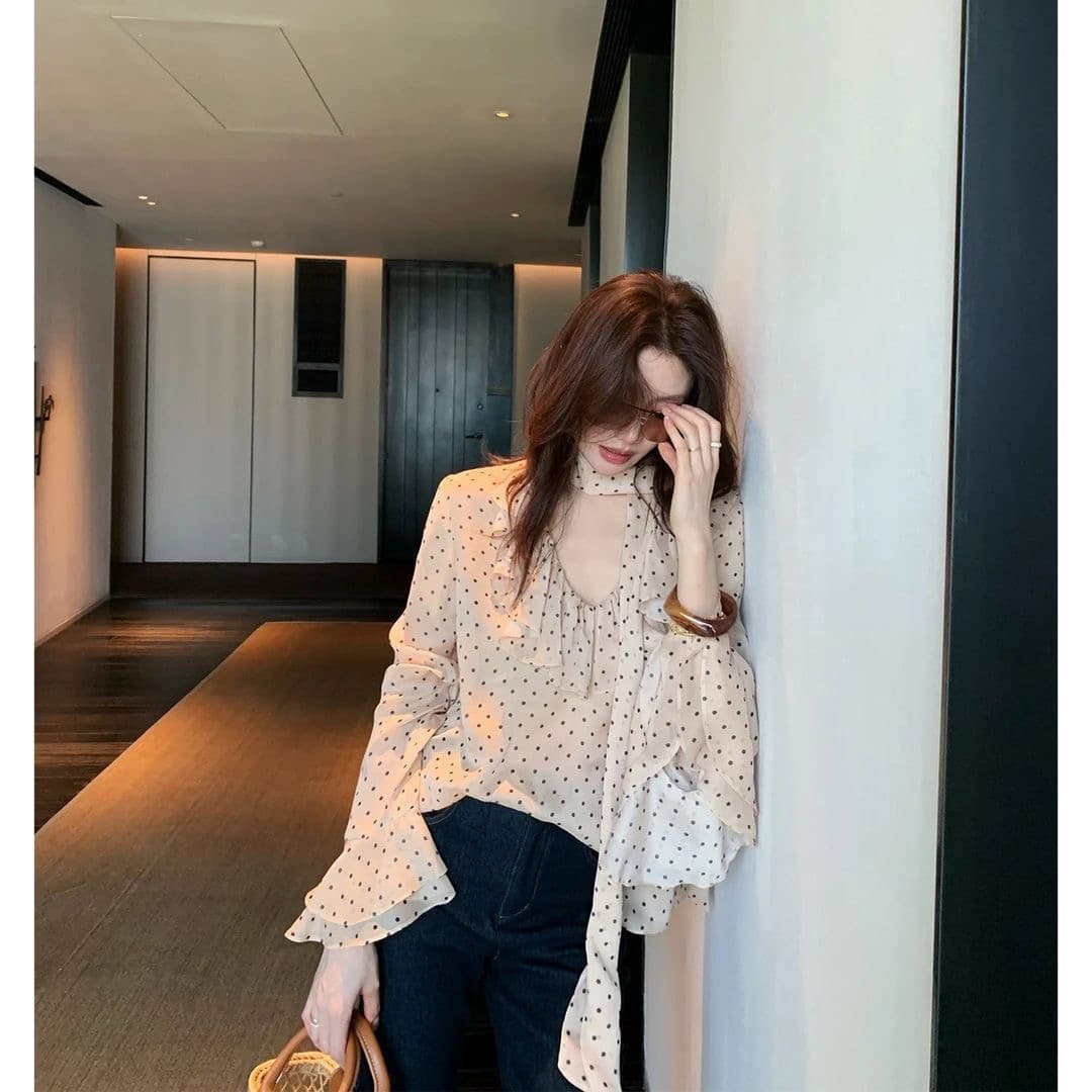 프랑스식 달콤한 살구 도트 무늬 프린트 셔츠 프릴 V넥 여름 고급 센스 한국 스타일 다용도 슬림해 보이는 쉬폰 톱 이미지 2