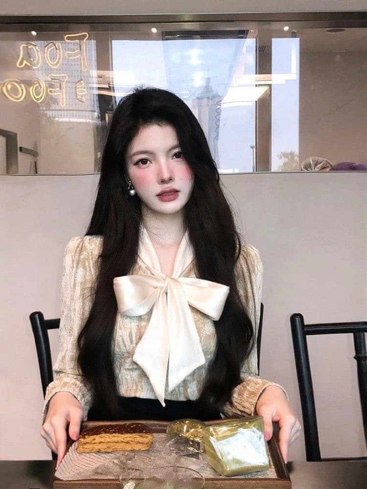 가을 겨울 새로운 디자인 센스 아름다운 자이언트 잘 생긴 인사이드 잡아라. 의류 고급 센스 샴페인 나비 매듭 벨벳 여성 셔츠 상세 이미지 3