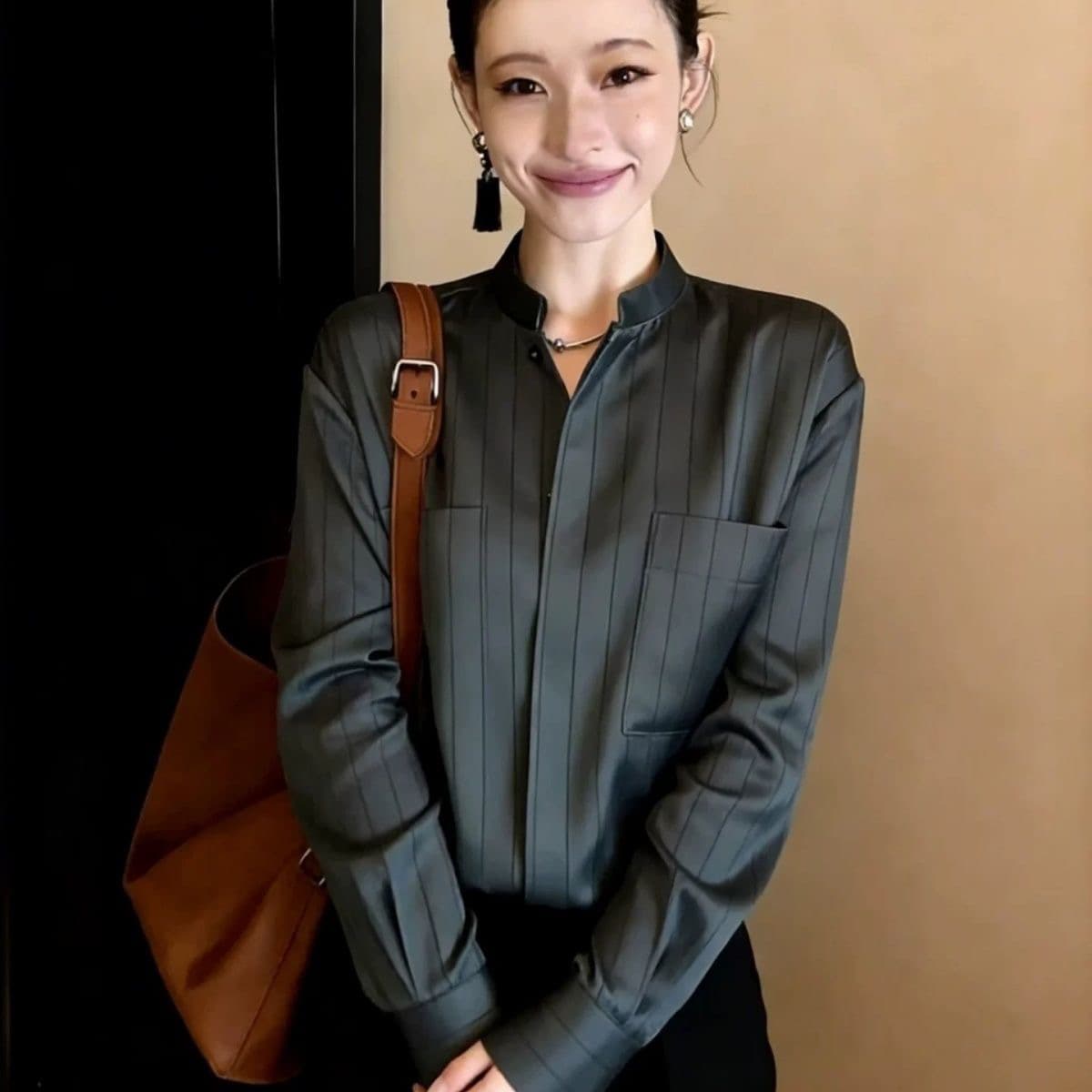 어두운 회색 반 개방 칼라 스트라이프 루즈핏 셔츠 셔츠 2026 조기 봄 프랑스식 빛 럭셔리 외국 가스 고급 센스 맨위 여성 상세 이미지 4