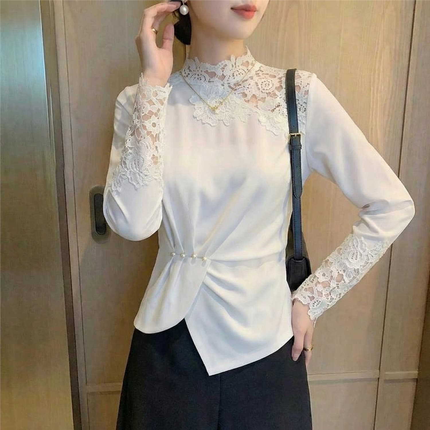 디자인 센스 홀로우 아웃 레이스 여성 셔츠 2026 봄 가을 새로운 패션 대양 파이 긴팔 티셔츠 몸매 가꾸기 스탠드 칼라 맨위 이미지 4